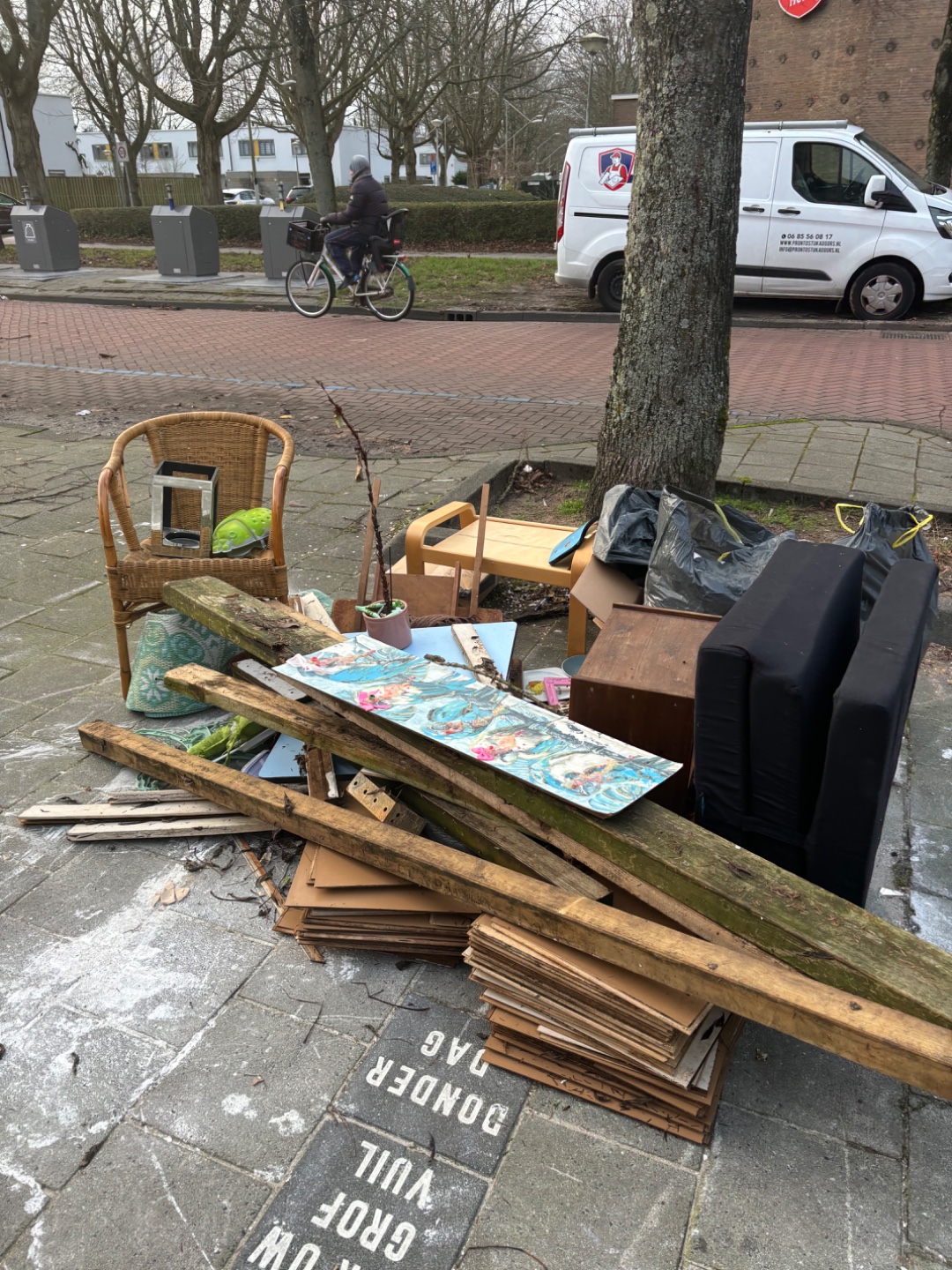 Chairs
Food
Mattress
Shelves
Clothes in a bag