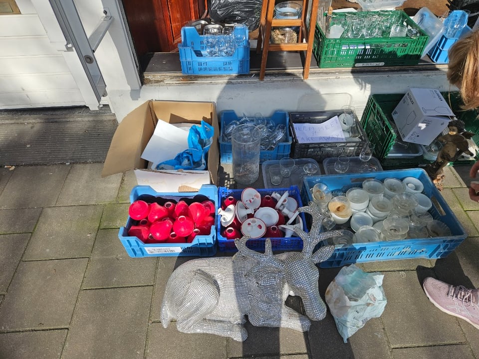 All sorts of stuff from a restaurant