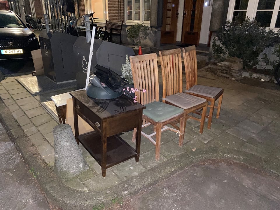 Three chairs (decent condition), big sidetable (good condition), small side table (needs some love).