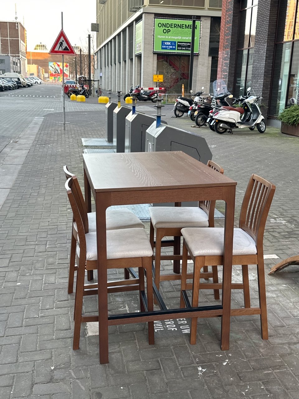 Lovely high set of table and chairs!