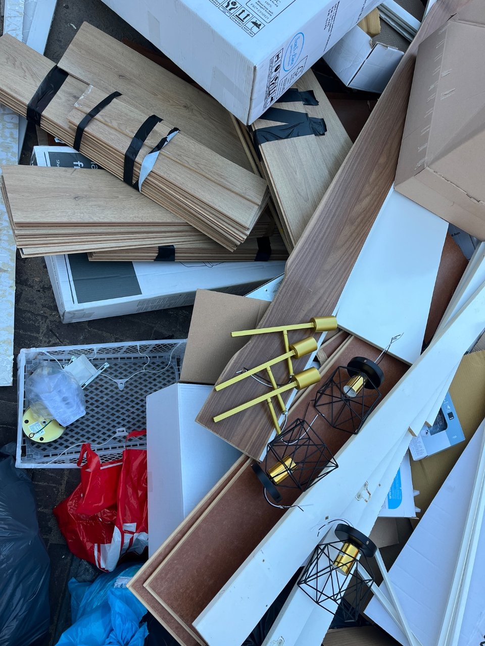 Licht apparatuur en pvc vloer in goeie conditie