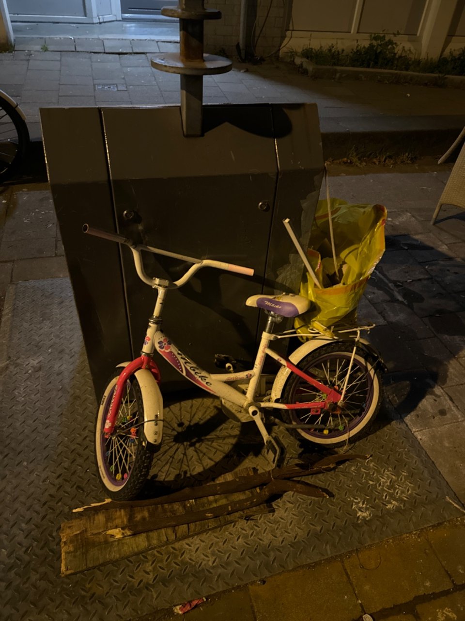 Kids bike and garden chairs