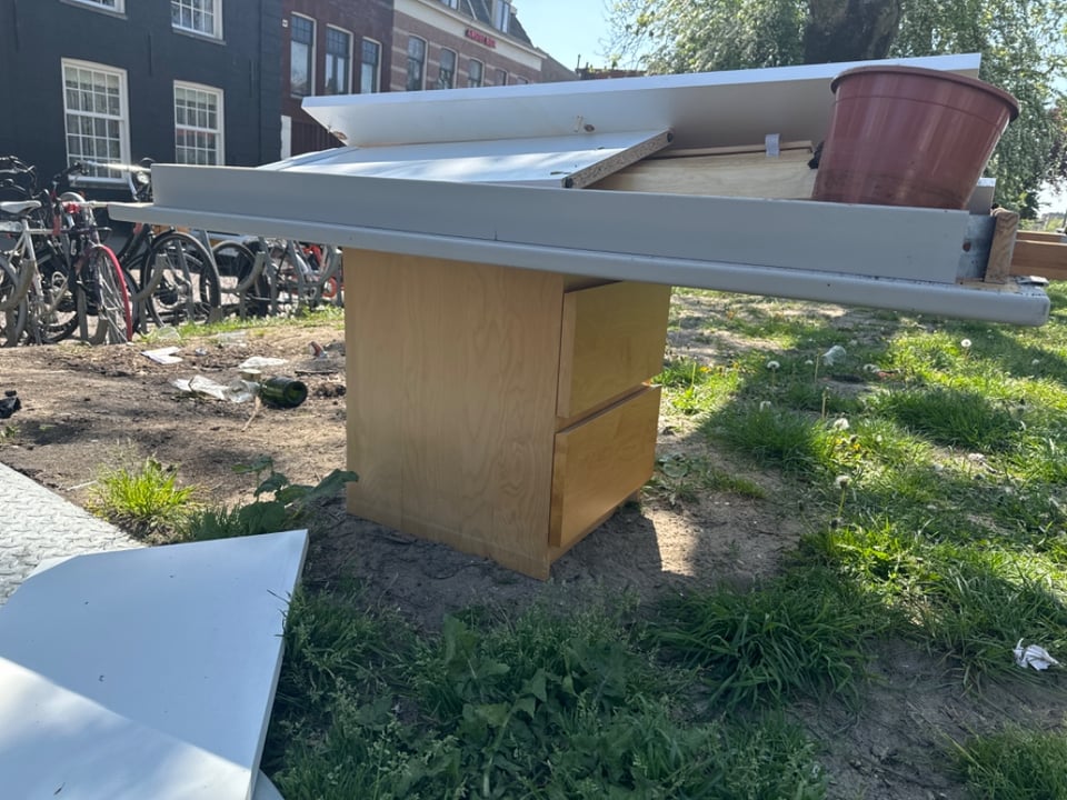 Lattenbodems and cabinet