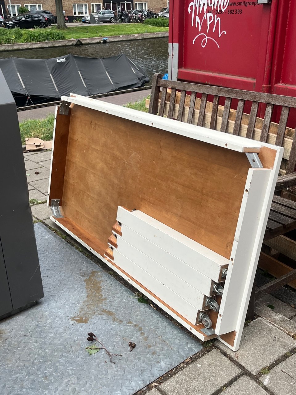 Danish dining table, looks really good. The table legs have wheels.