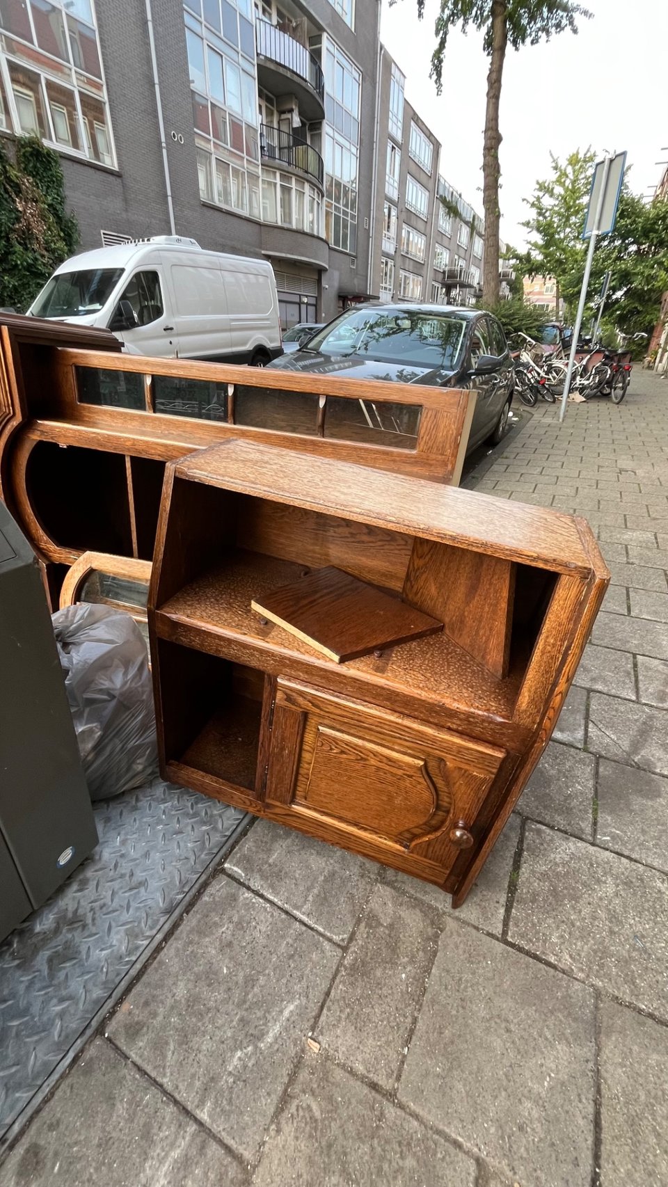 3-piece cabinet looks like it’s in good condition.