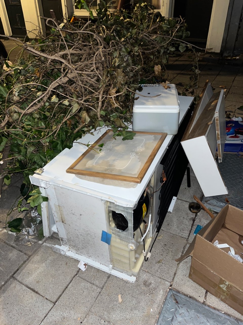 Looks bad but perfectly working fridge available at the corner of Jacob van Lennepstraat and Nassaukade! Near the trash cans (sorry it’s under a tree but it works!)