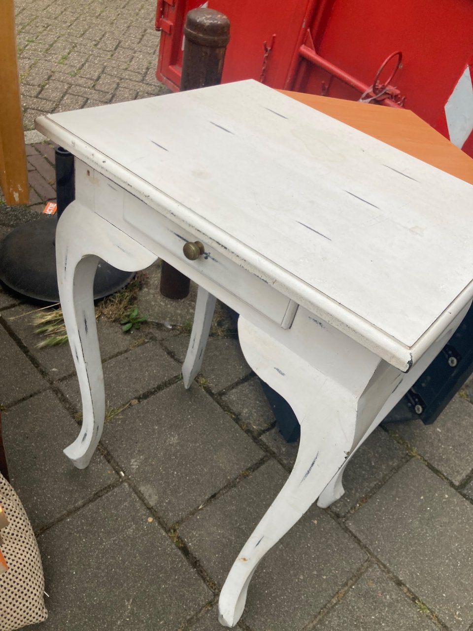 Lots of stuff, including chairs and bed