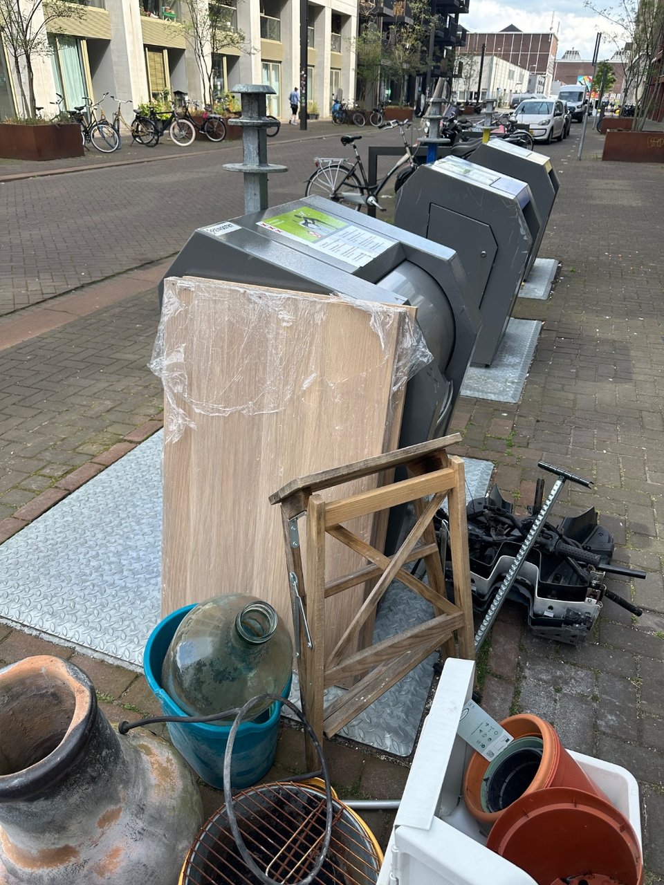 Random bits and pots & planks that look like they belong in IKEA PAX