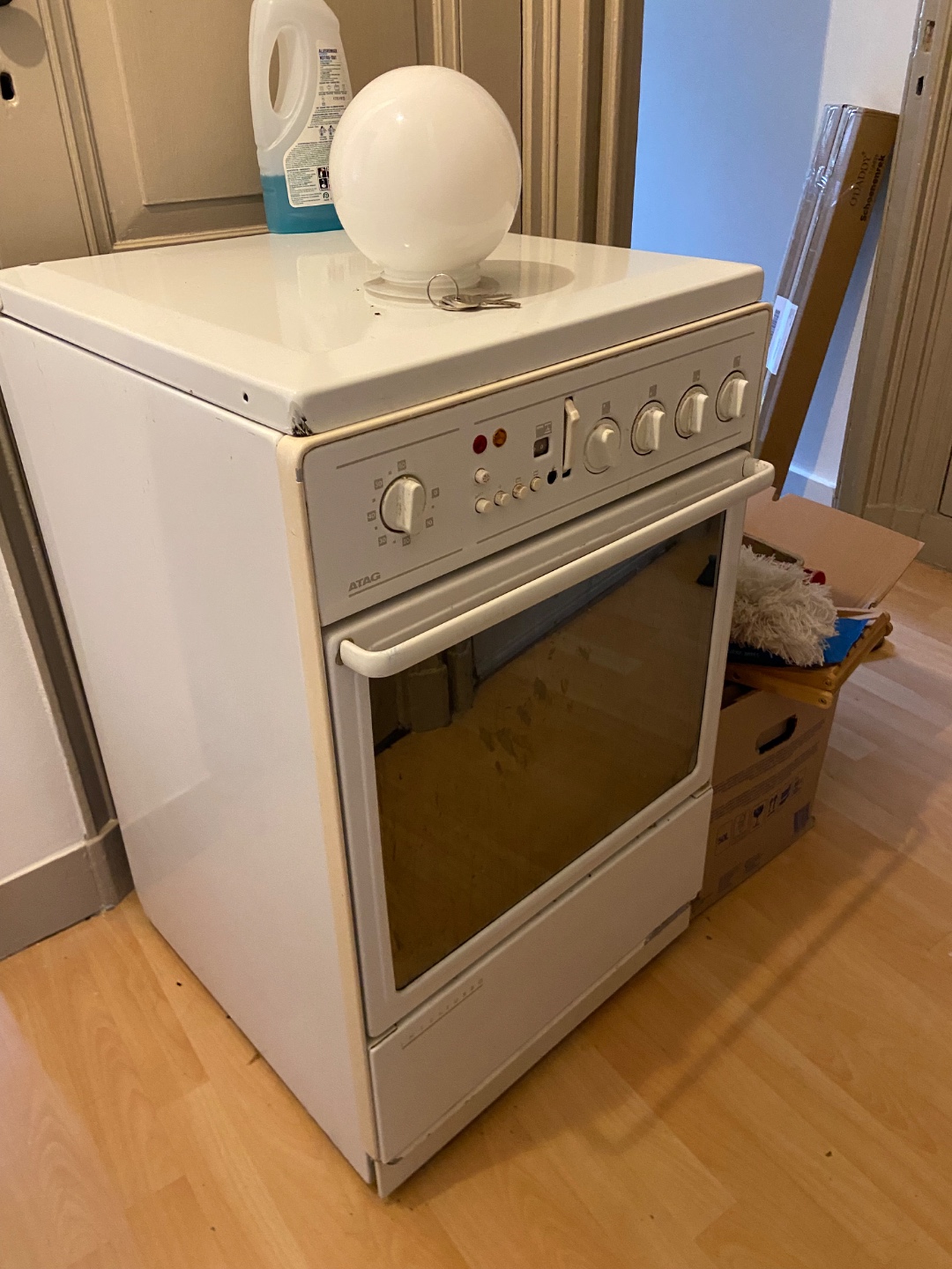 Een oven! Op te halen op  Pieter Aertszstraat  108-1 eerste verdieping