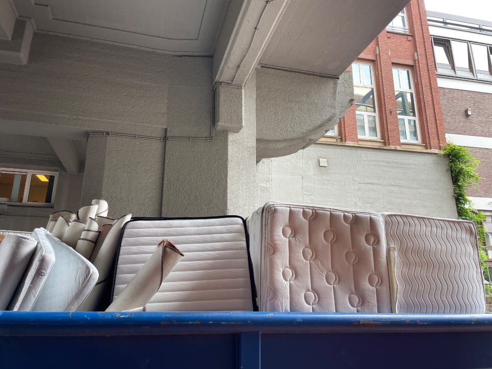 Matrassen en tapijten uit NH hotel