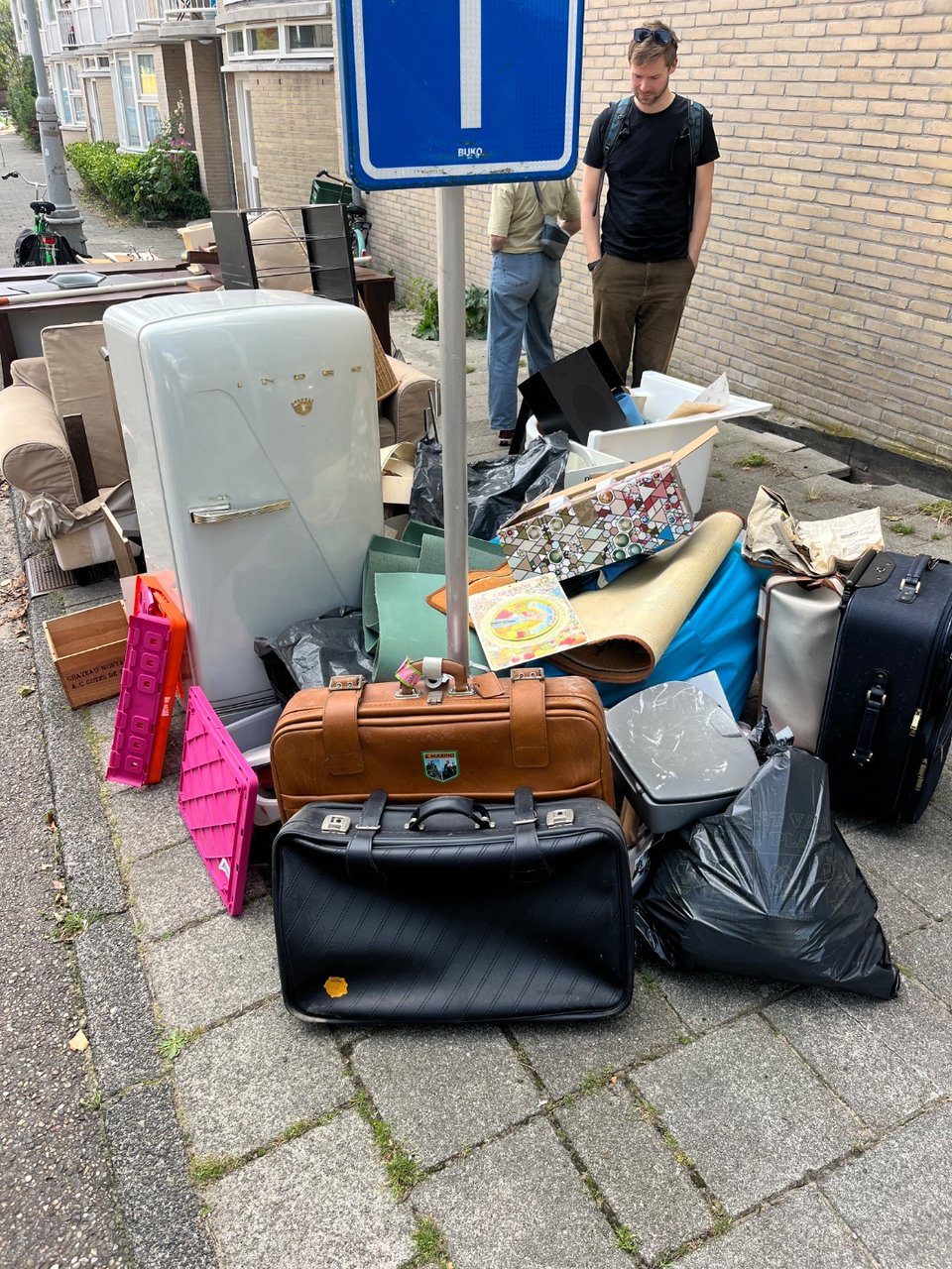big house clear out, several large dressers (real wood), a bureau and miscellaneous house goods! super cool vintage fridge