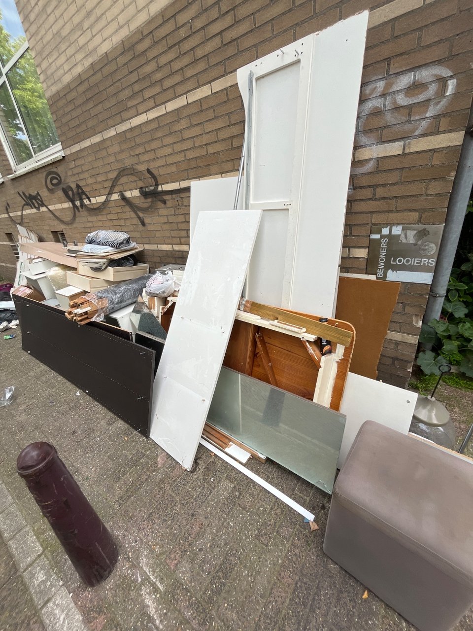 Table looks to be complete, extendable