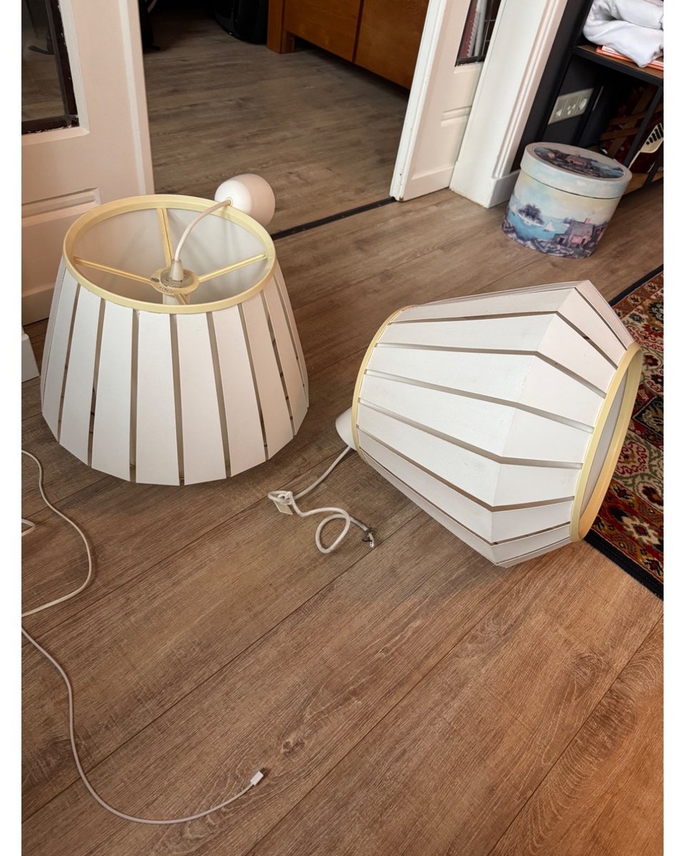 2x IKEA hanging lamps > pickup tonight or tomorrow. Won’t put it outside due to the rain. DM for pickup time.