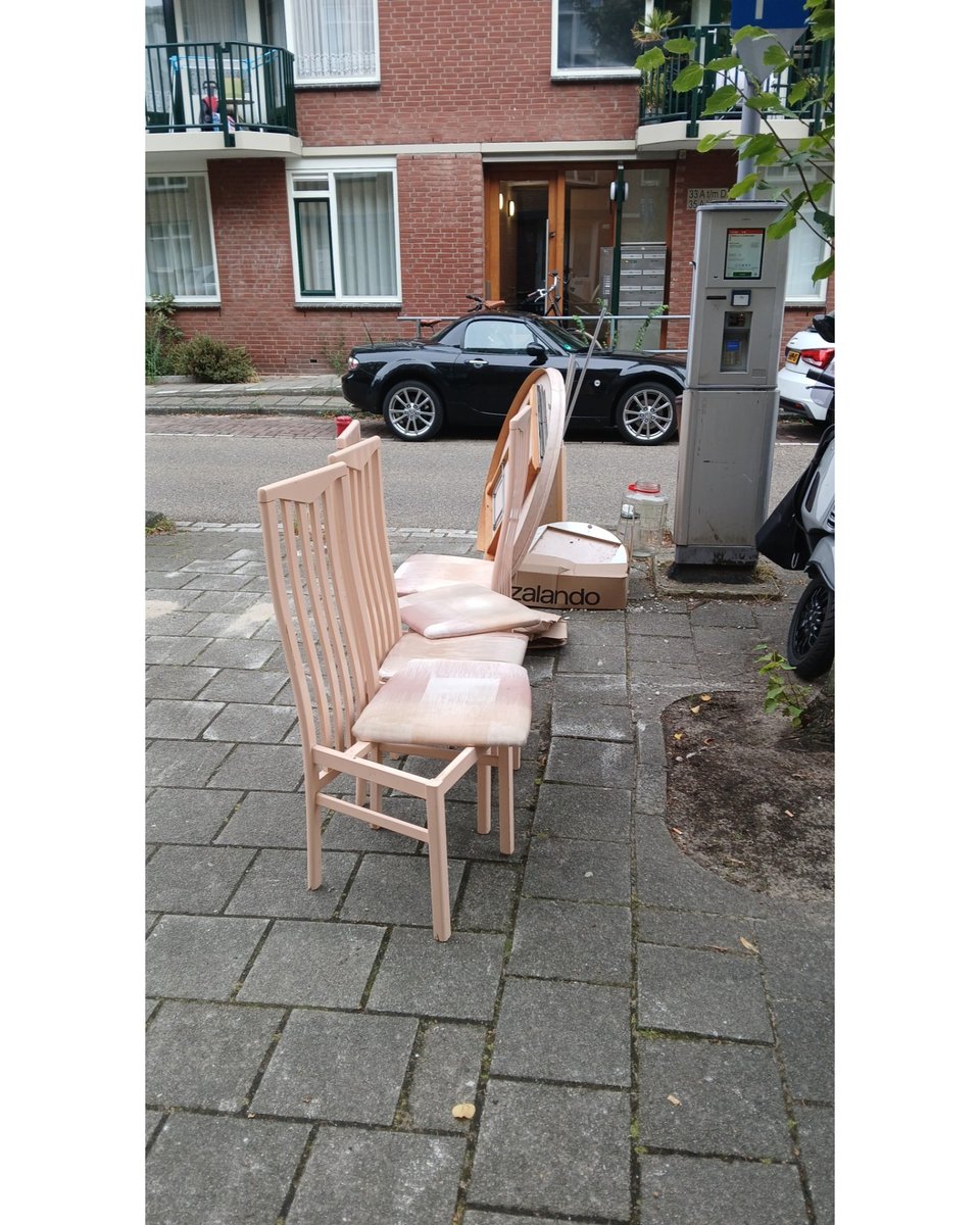 4 stoeltjes en coole augurkenpot :)