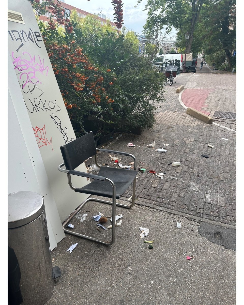 Lovely chair, bit dirty