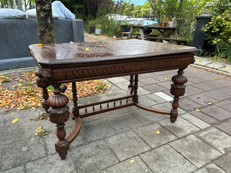 Wooden table. Picture from this afternoon, but it’s still there at 22.00