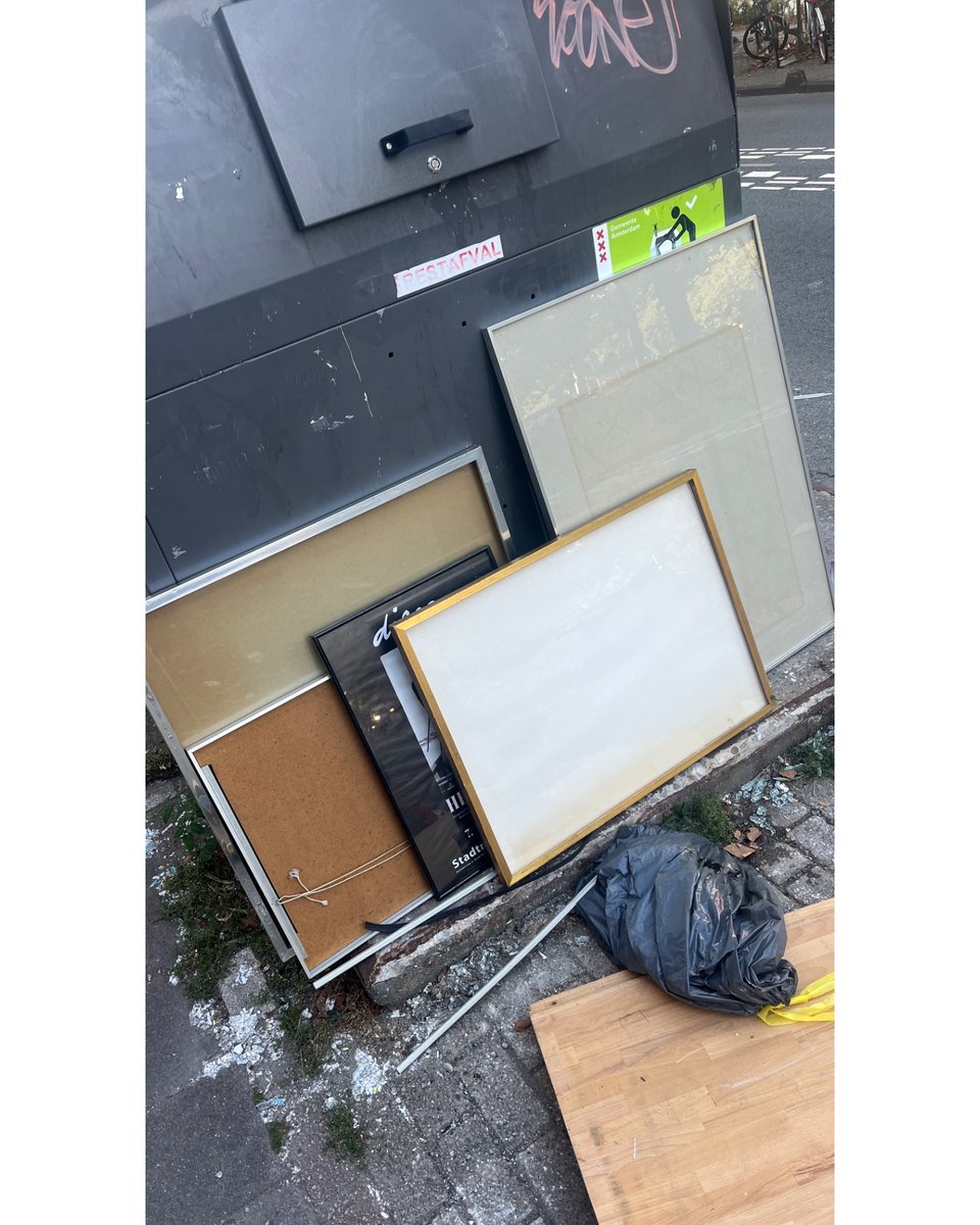 Lijsten met glas. Meeste nog heel