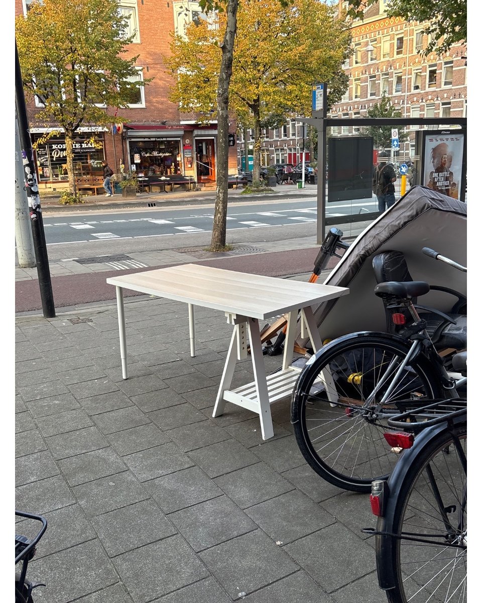 Bureau en stofzuiger