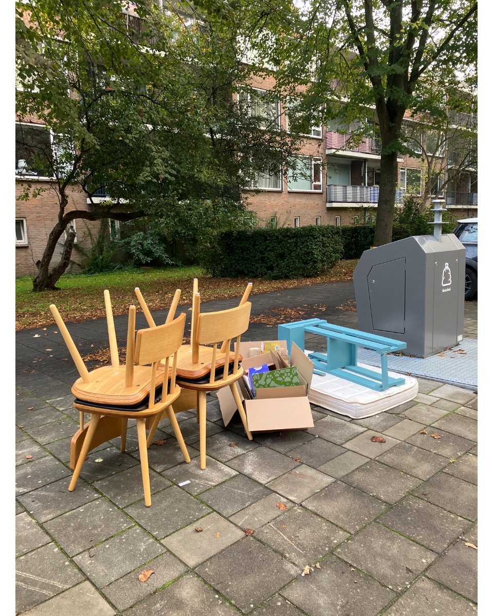 4 chairs in good condition. Wood + fake leather cushion