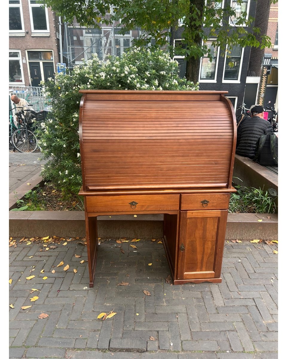Houten bureau met rolluik en uitschuif werkplank