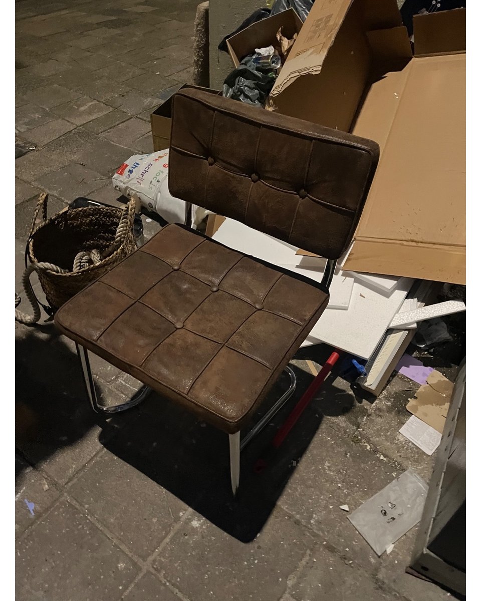 Designer stoel merk Kare Design, zitting doorgezakt helaas