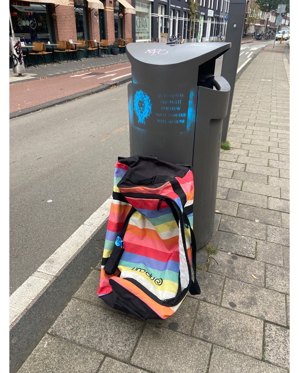 Ripcurl tas. Enig sinds goeie staat, beetje vies aan bovenkant met klein gaatje aan de zijkant