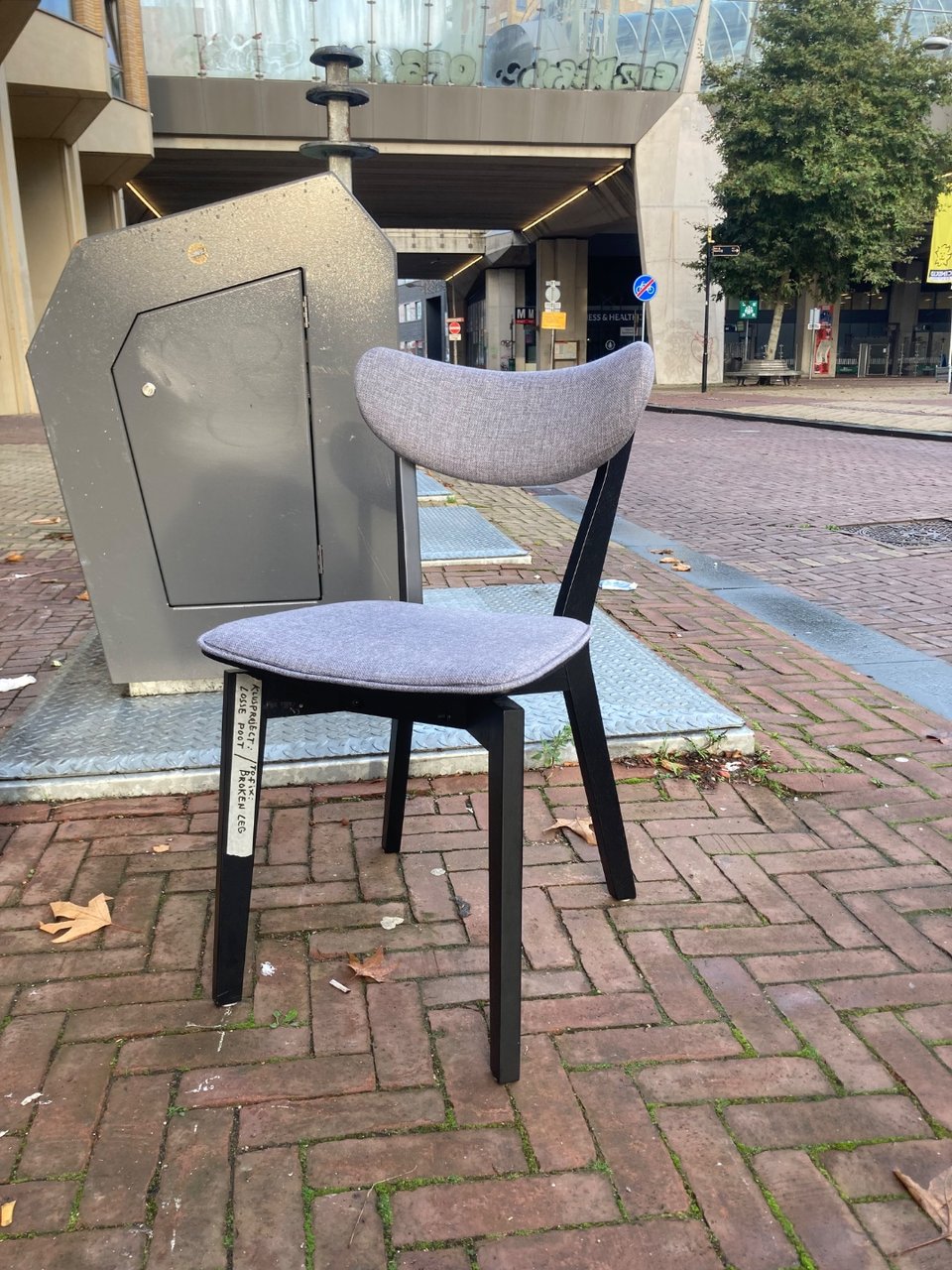Nice chair! Has one broken leg. Next to metrostation Noord