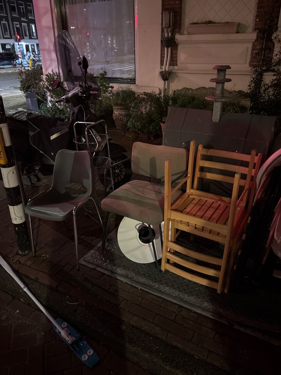 4 very nice chairs!!!