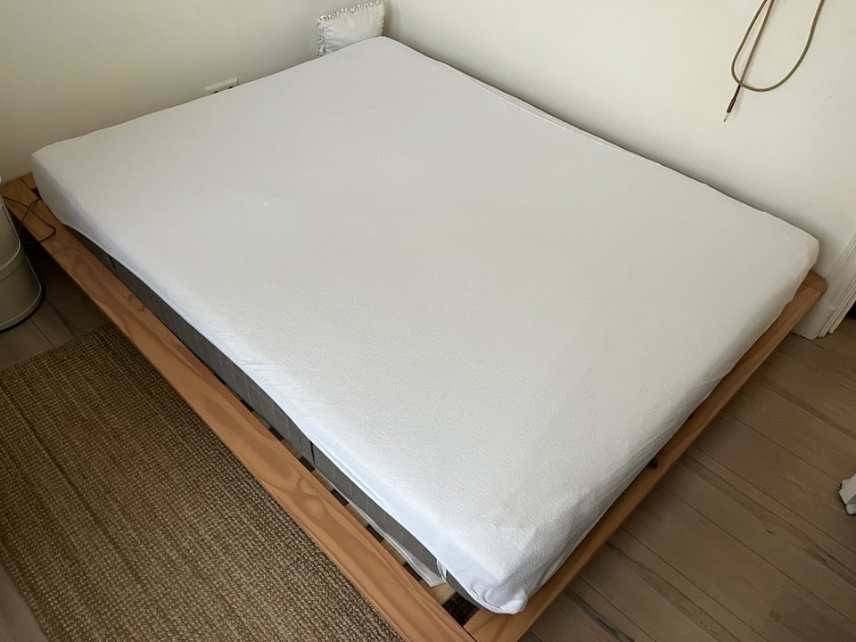 MADE Kano bed (and 160x200cm mattress) and IKEA drawers up for grabs late afternoon/eve. Both disassembled