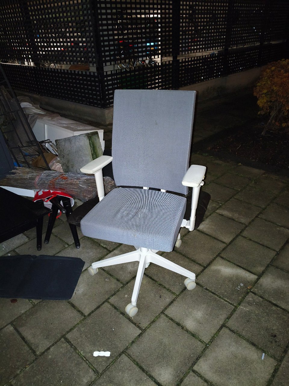 Desk chair. Unknown brand.