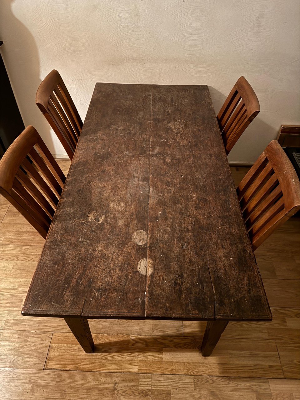 Tafel zonder stoelen gratis ophalen Sarphatistraat 187-1 komt op straat te staan vanaf 15:00