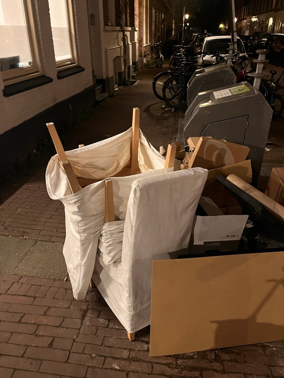 Bureaustoel+ eetkamerstoelen. Zijn niet van mij maar ze zien er goed uit!!