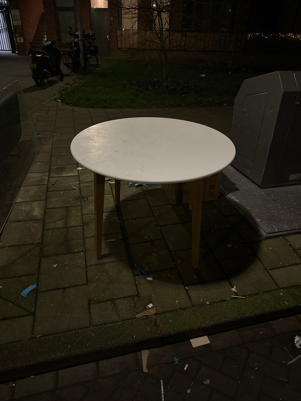 Beautiful sofa, small hole in a cushion. Plus white table, bit scratched