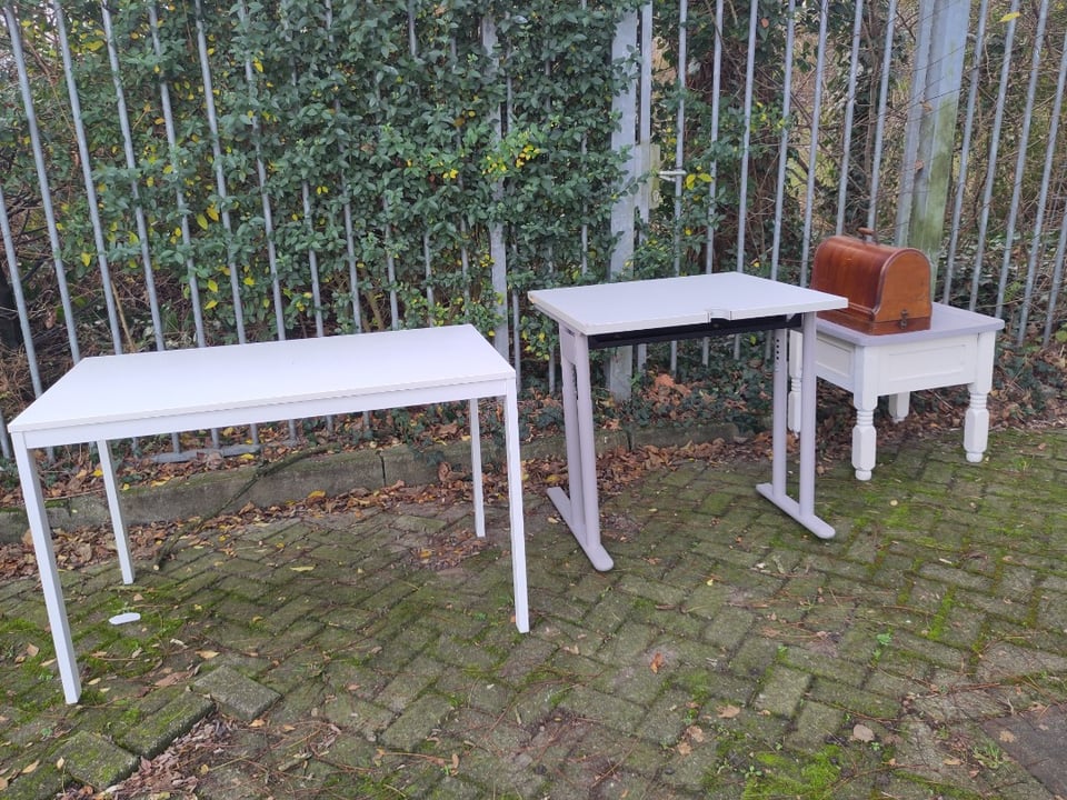 Tafels en een singer naaimachine