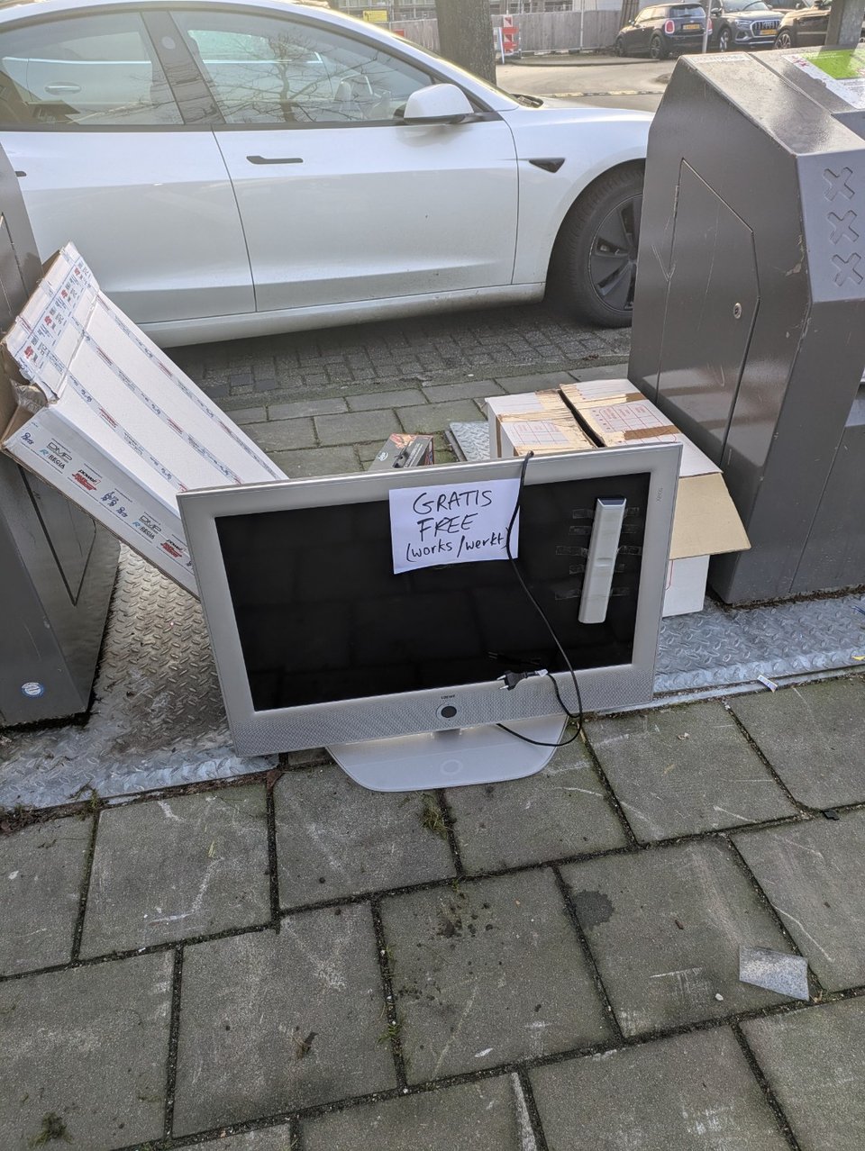 Old TV. Works. With Remote.