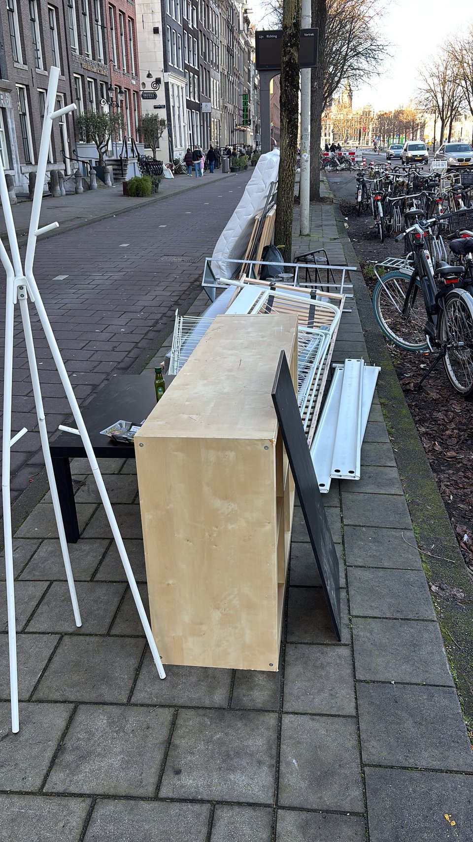 Kast, koffietafel, 160 bed + lattenbodems