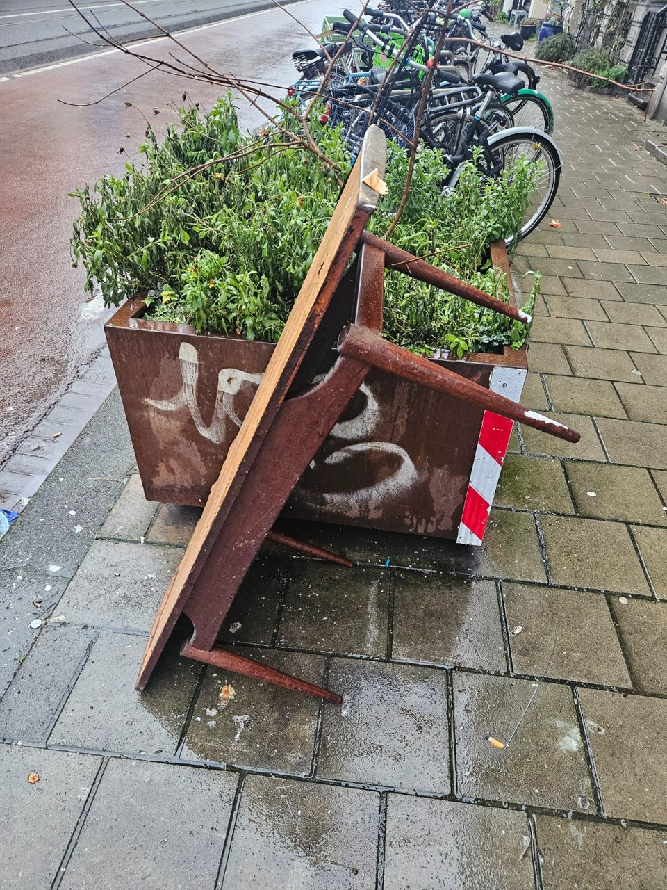 Mid century table. Has very ugly plastic foil on the top, but take it of, sand it and you have a beautifull table!