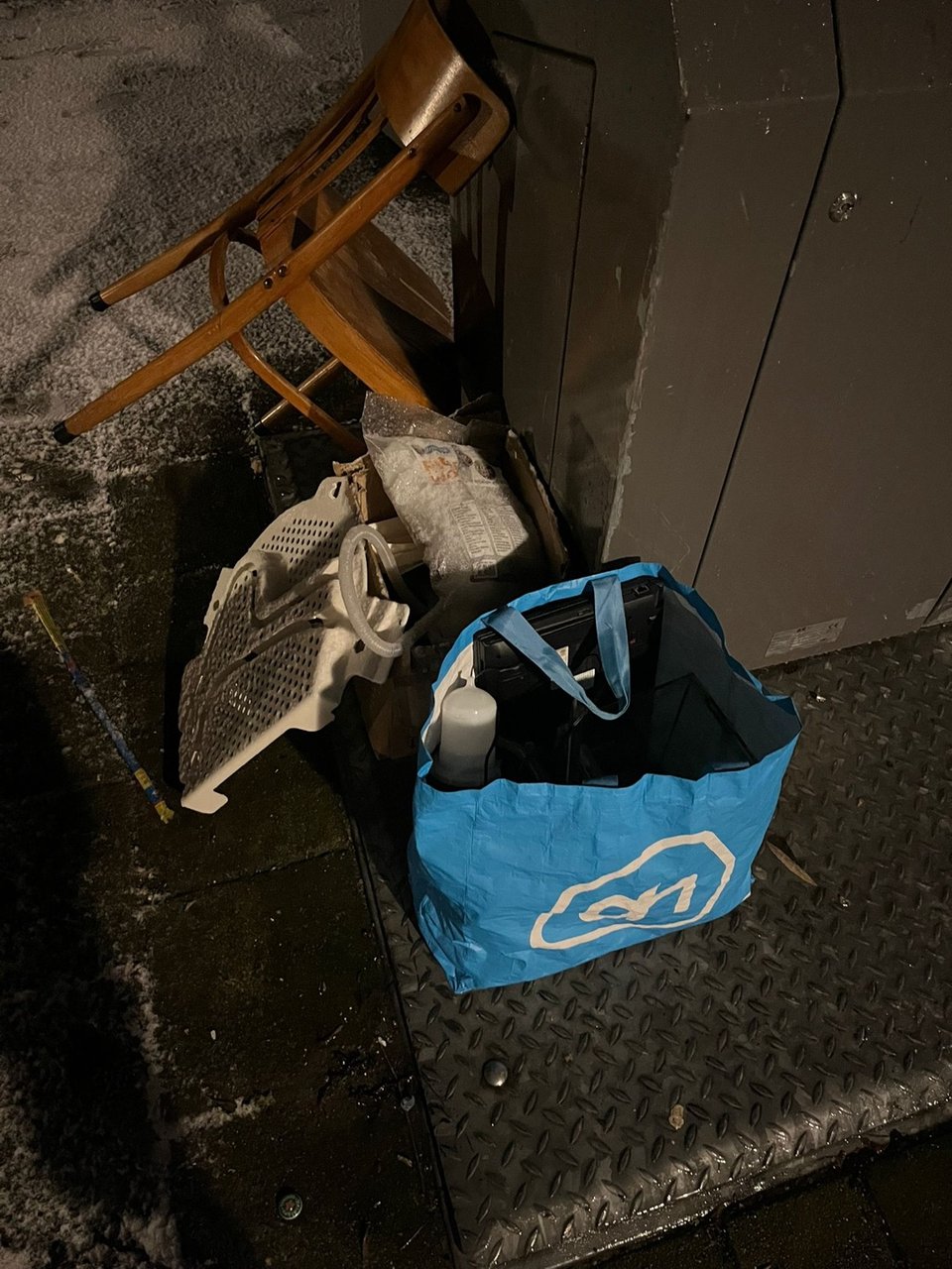 aquarium tankje + werkende pomp en accessoires (tank stofzuiger, stenen, etc)