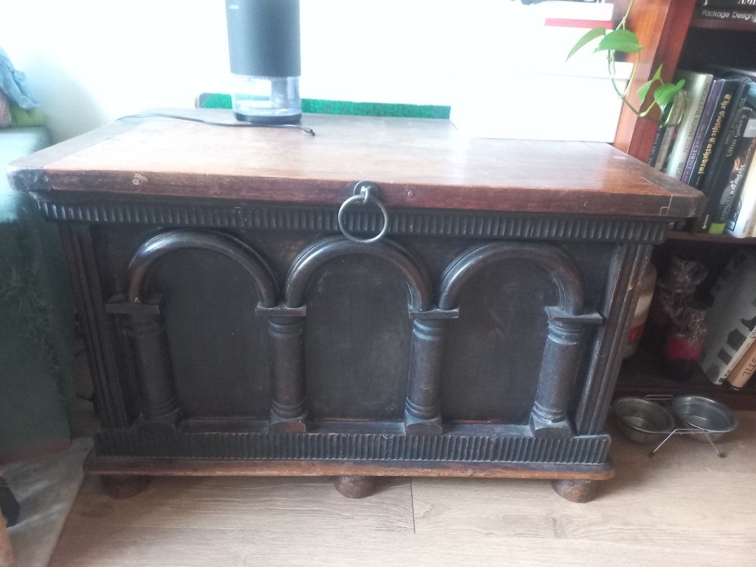 105x64x64 wooden chest