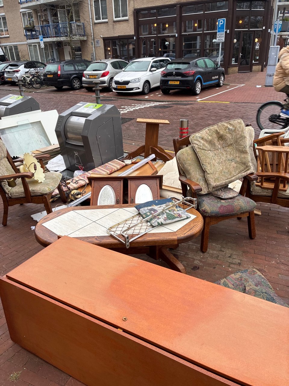Hele mooie meubels en hele zware salontafel