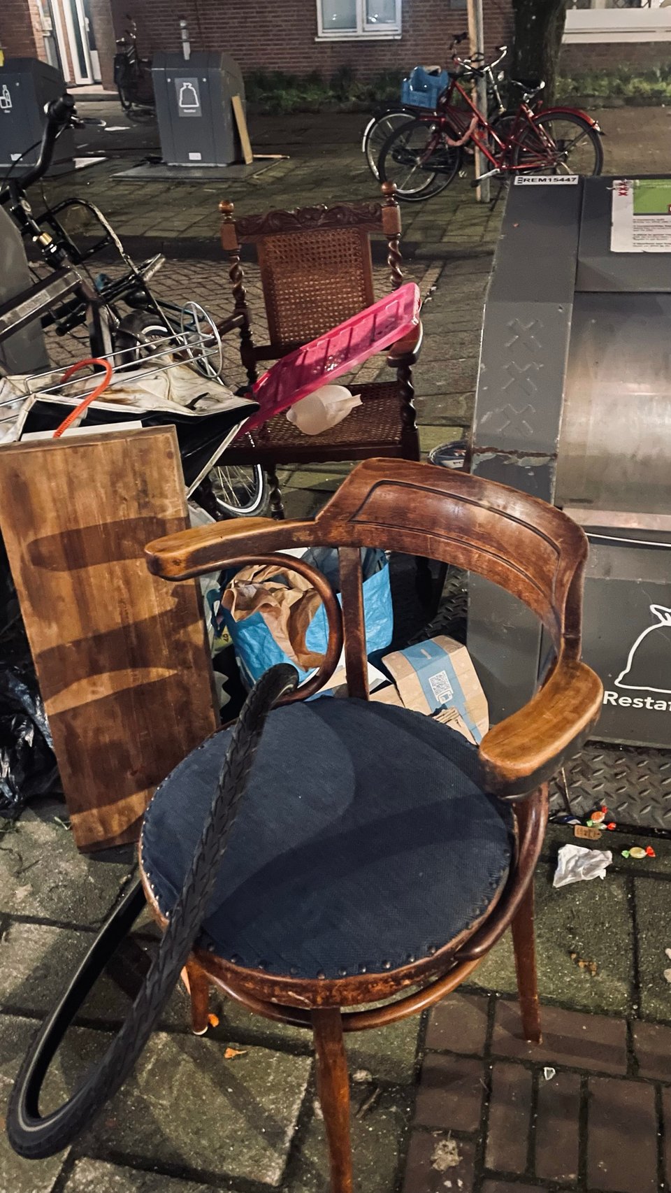 Three chairs to go #molukkenstraatstraat #tidorestraat