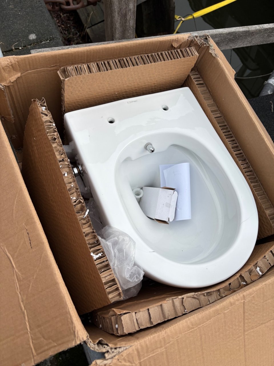 Nieuwe complete set bidet wc op Panamakade ter hoogte van nummer 27  in oost.