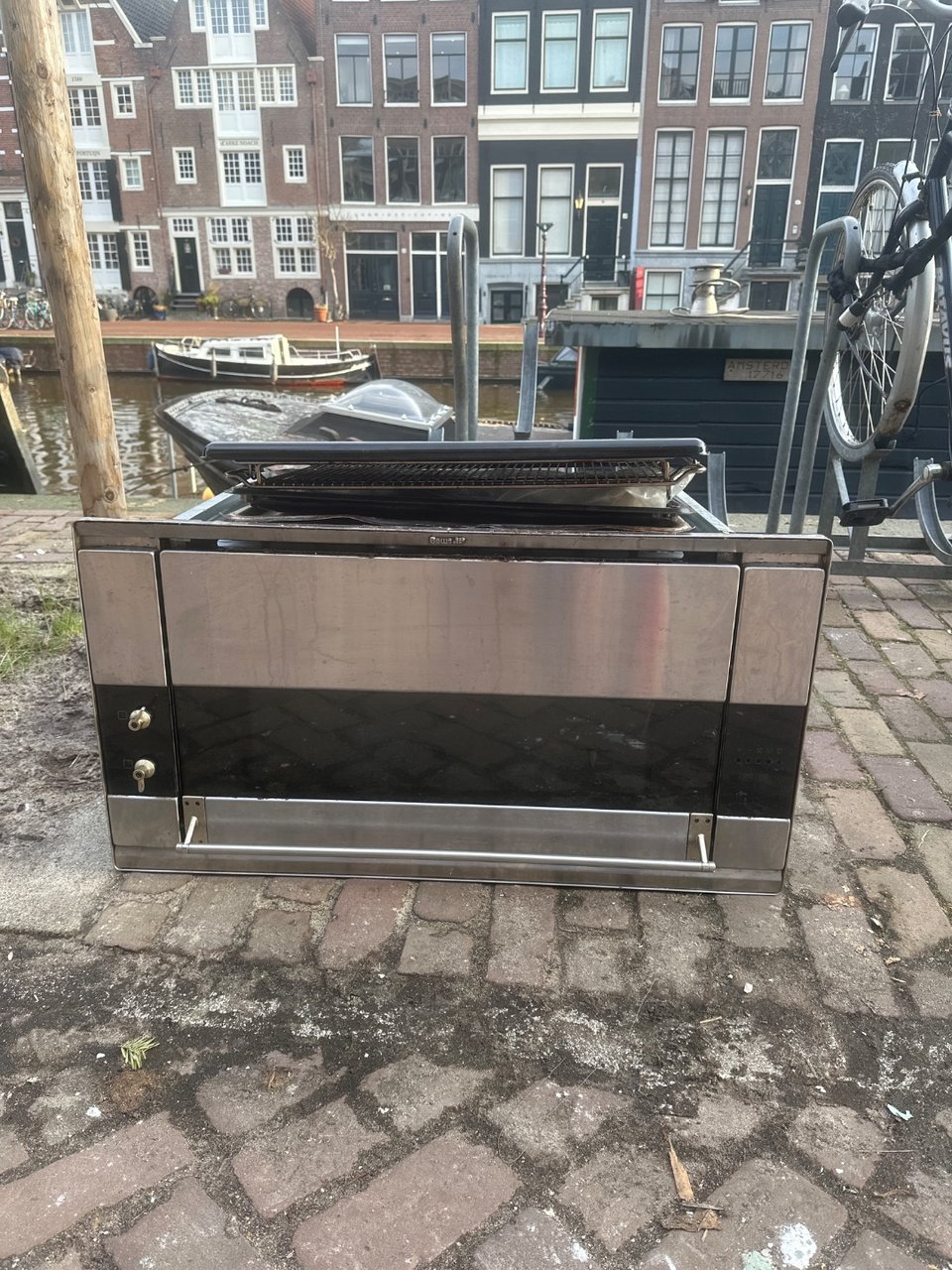 SMEG electric oven. works perfect! comes with grill and plates