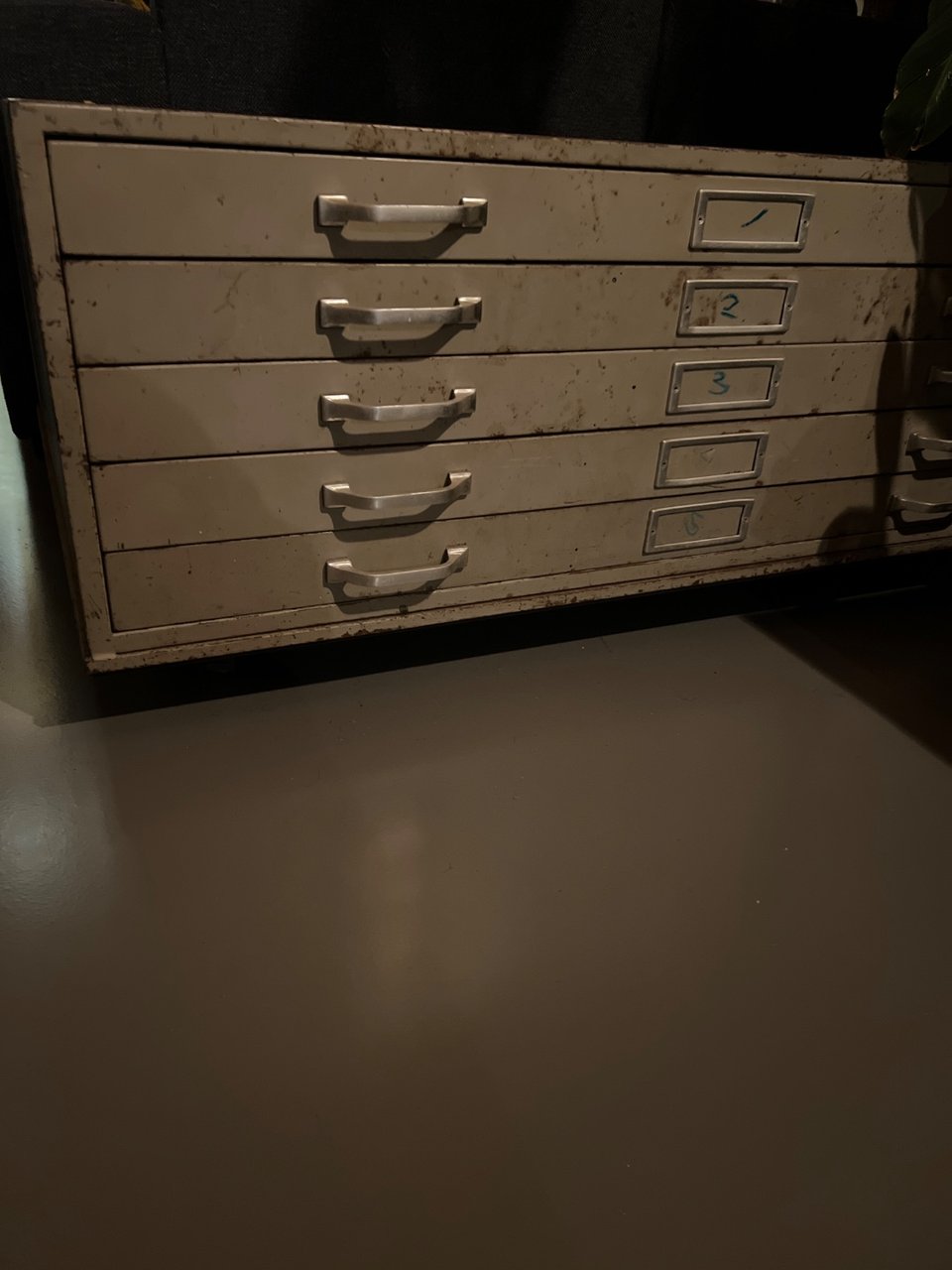 Laden archiefkast, en een keyboard. op te halen op Weesperzijde