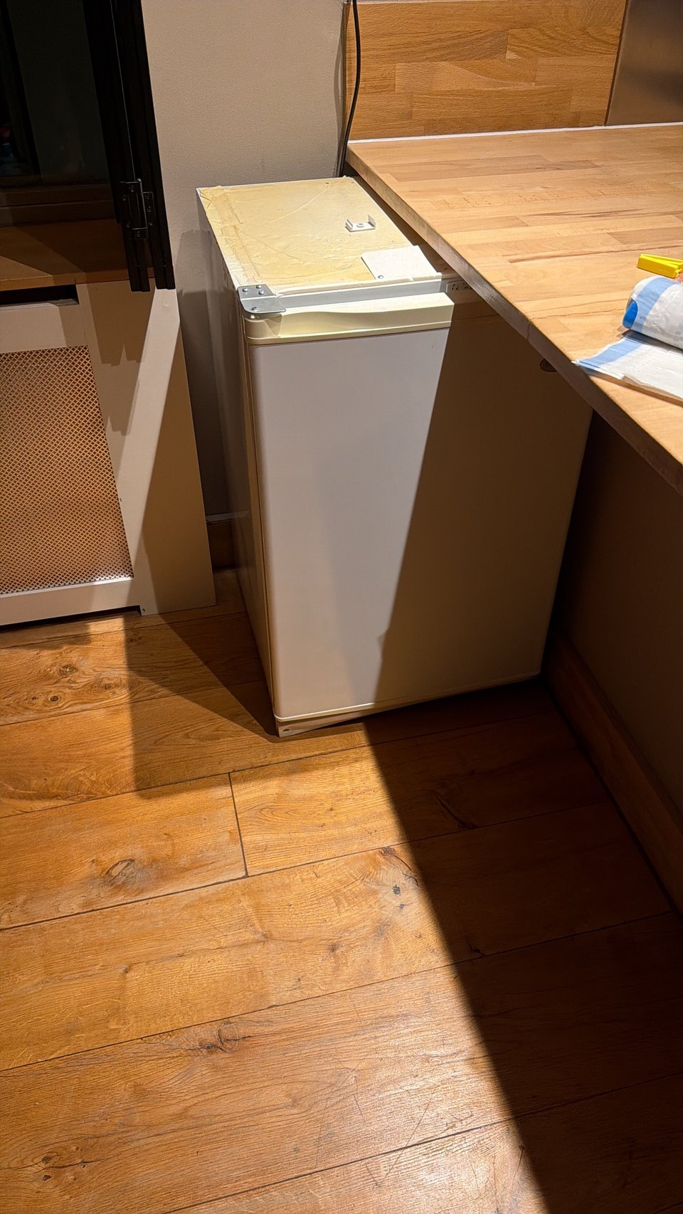 Free freezer, available to be picked up this evening (27/01/2026). At 1012CB