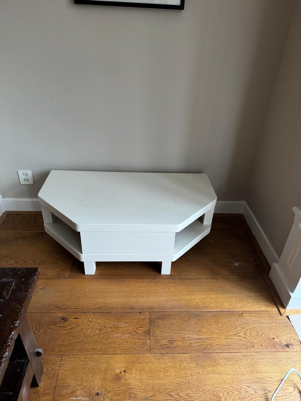 Gratis op te halen!!! TV meubel, teak houten salontafel, teak houten eettafel, een Marokkaanse lamp en twee fauteuils. Vandaag voor 16:00 uur. DM voor interesse!