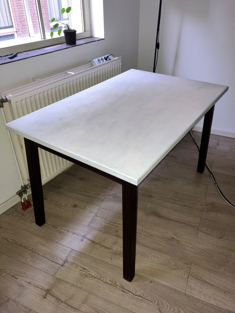 Wooden table 123x80 cm, top painted white. Legs are screwed off. 
Nees to go today or tomorrow 
Please DM