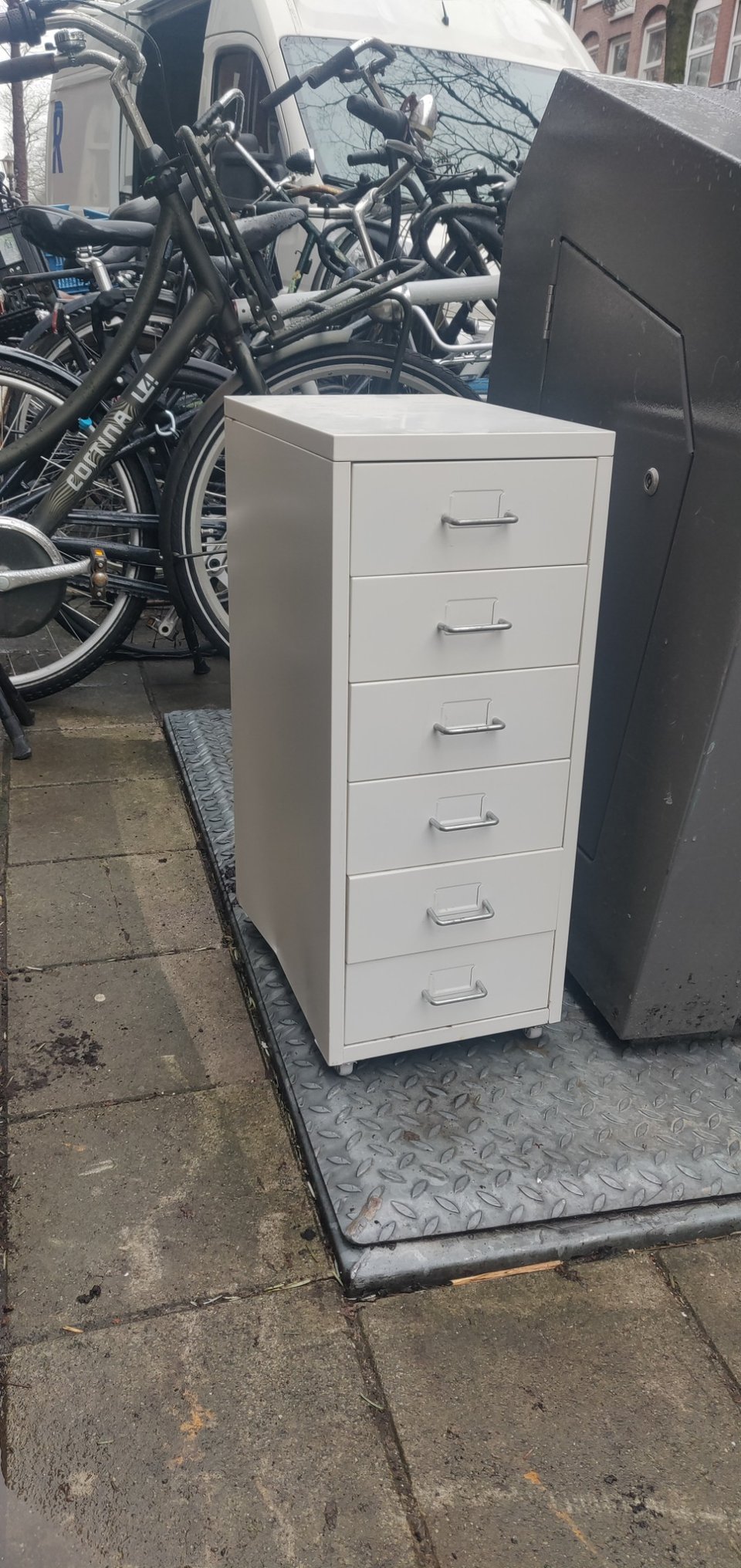 Chest of drawers. Has a dent in the side and small signs of rust, but looks overall still usable.