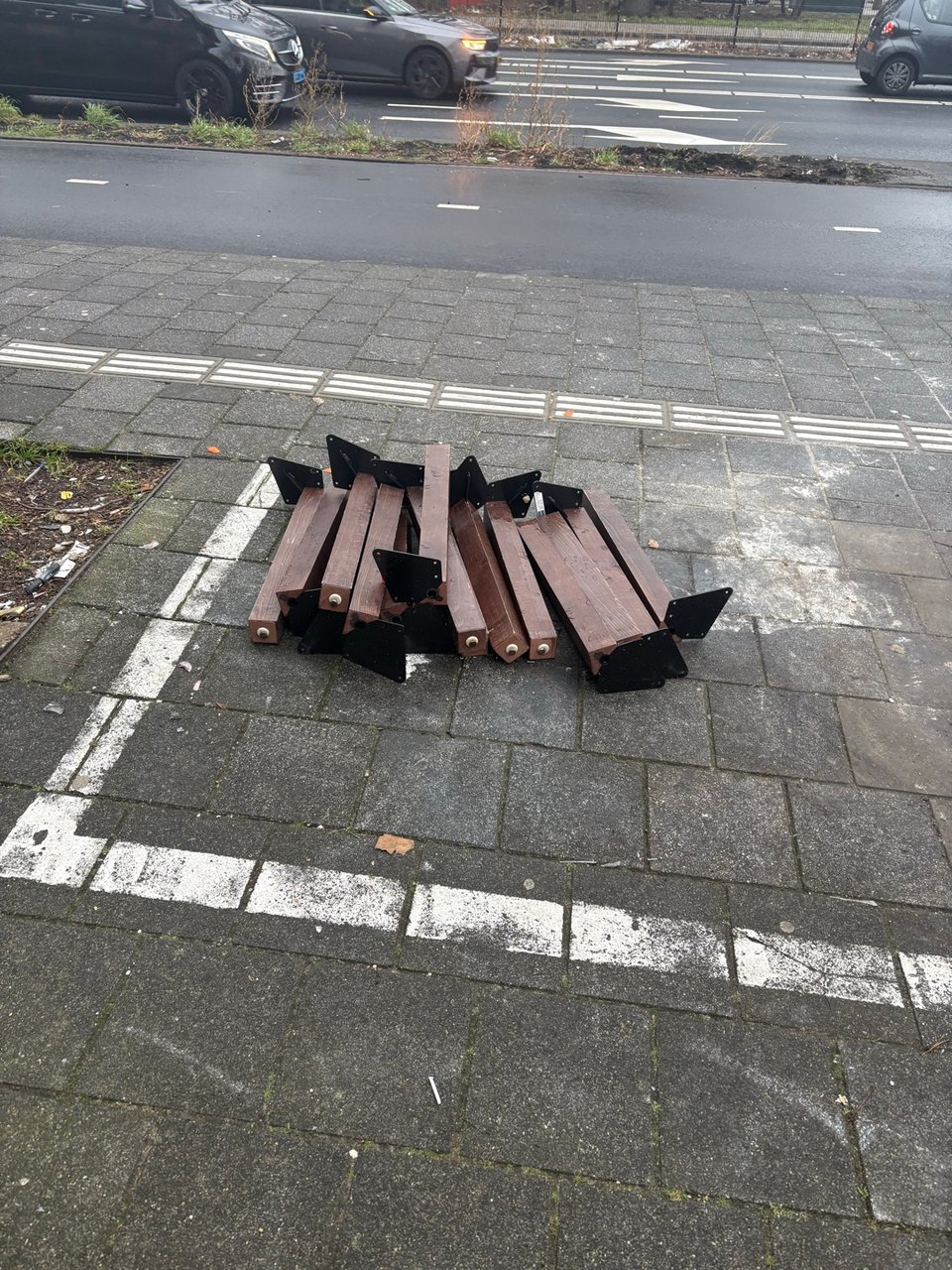 Sturdy table legs, h: 70cm