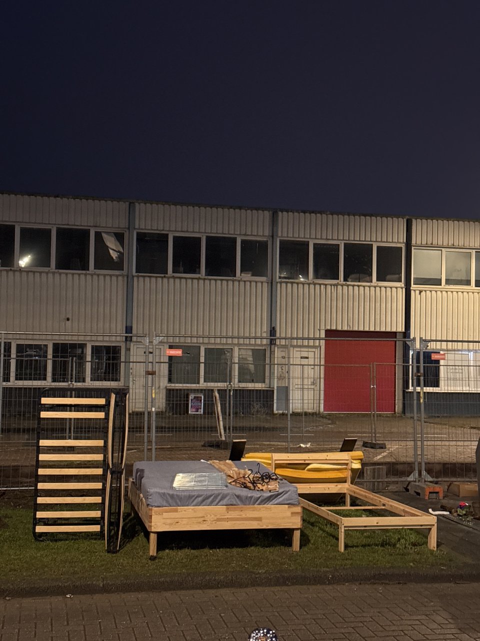 Bed frames and lattenbodem